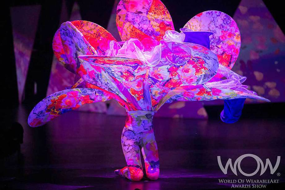 anna-baines.jpg Digitally printed and tulle wearable artwork on stage at WoW